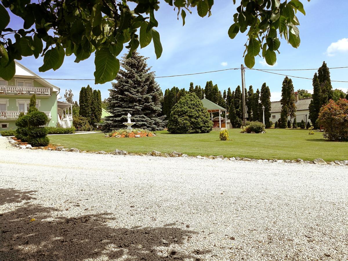 Elisoria Apartments Cserszegtomaj Luaran gambar